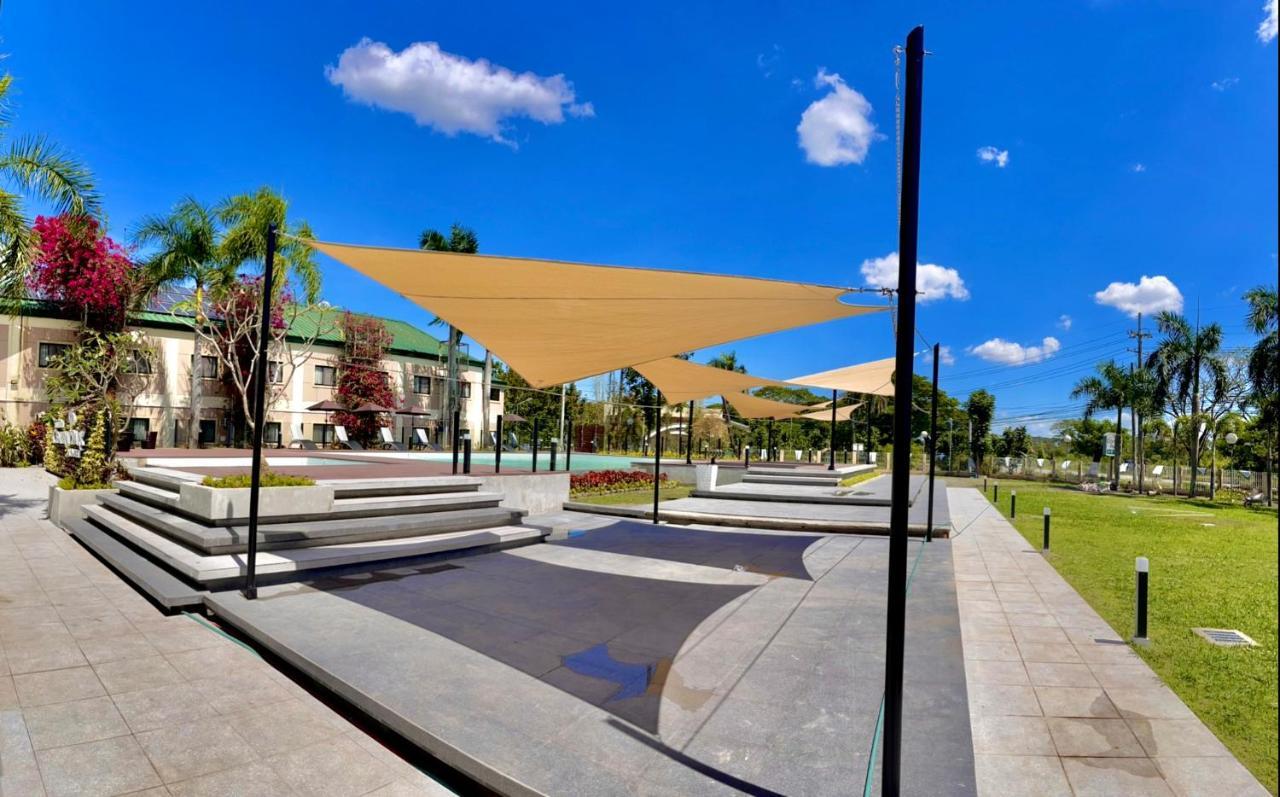 Luisita Central Park Hotel Tarlac City Экстерьер фото