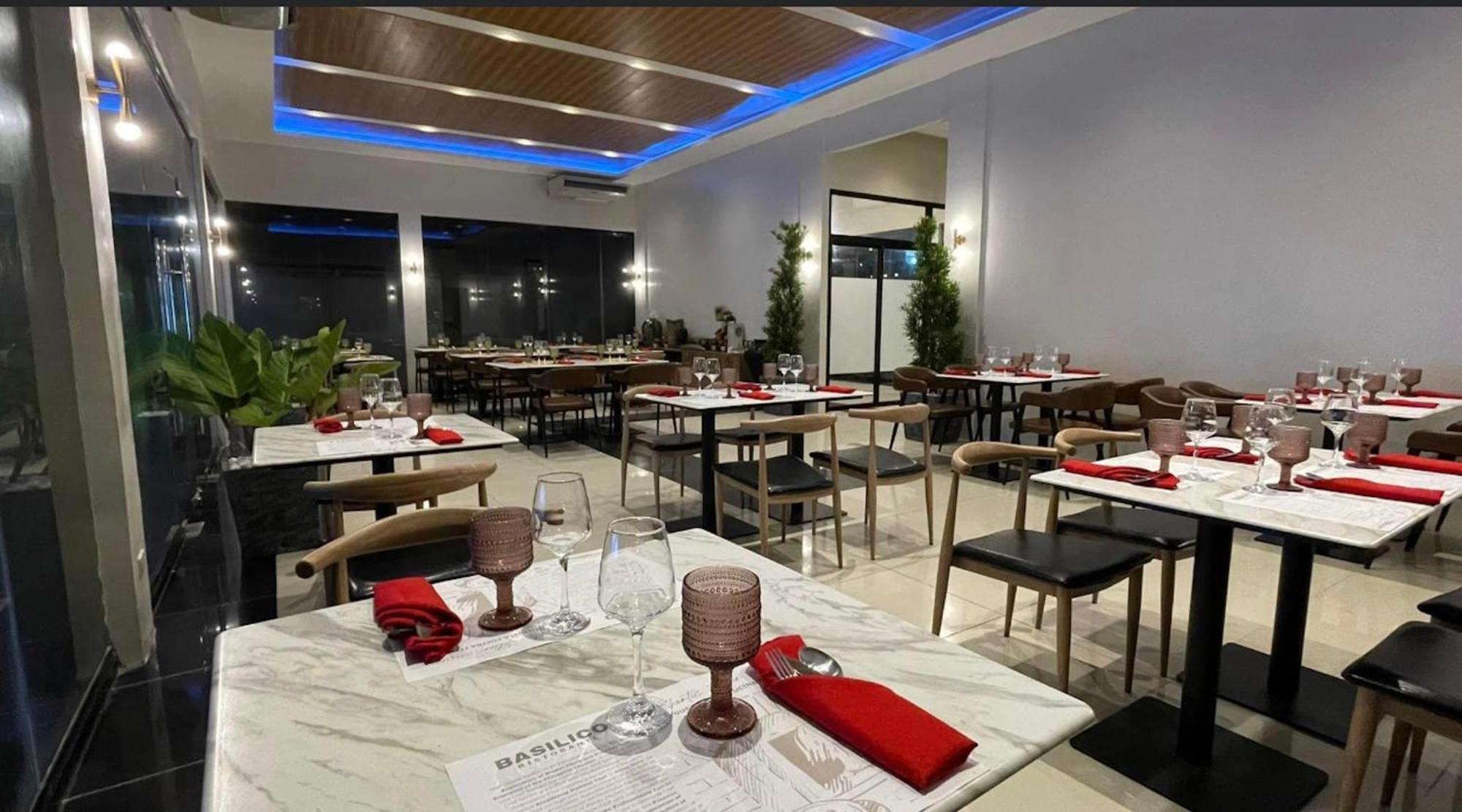 Luisita Central Park Hotel Tarlac City Экстерьер фото