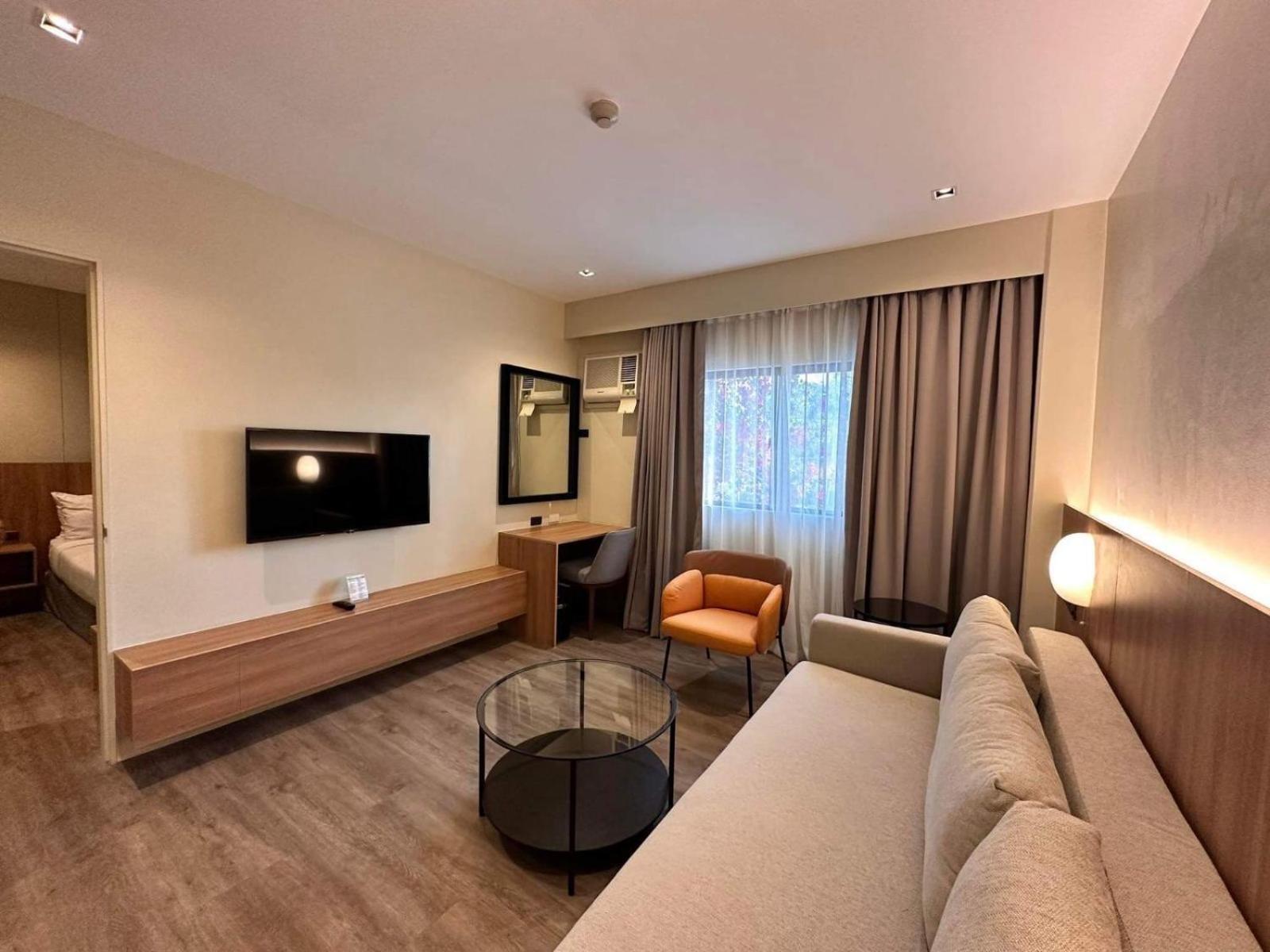 Luisita Central Park Hotel Tarlac City Номер фото