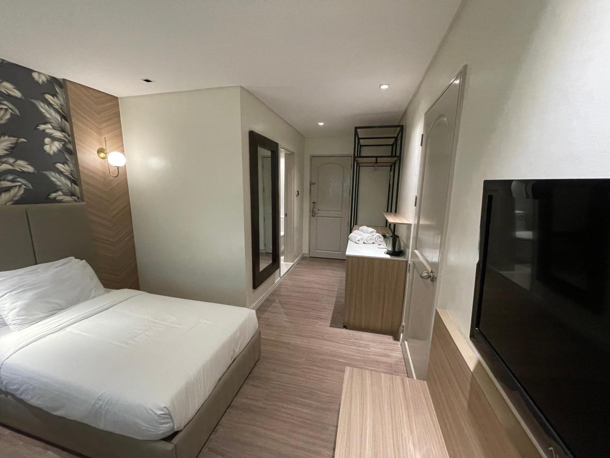 Luisita Central Park Hotel Tarlac City Номер фото