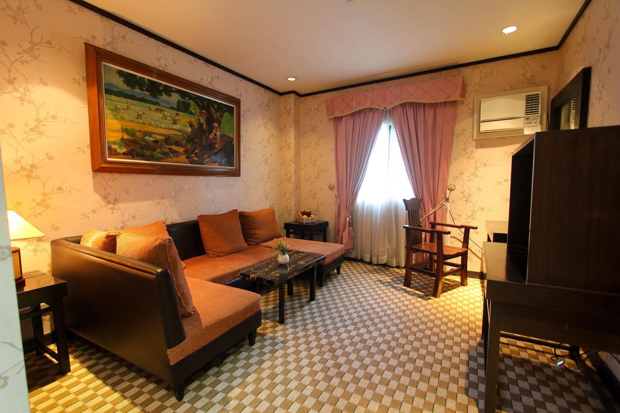 Luisita Central Park Hotel Tarlac City Экстерьер фото