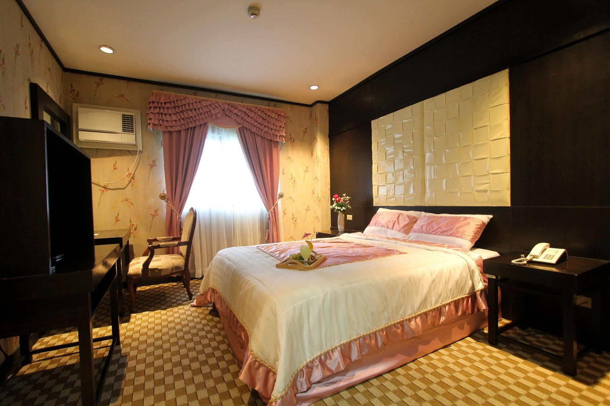 Luisita Central Park Hotel Tarlac City Экстерьер фото