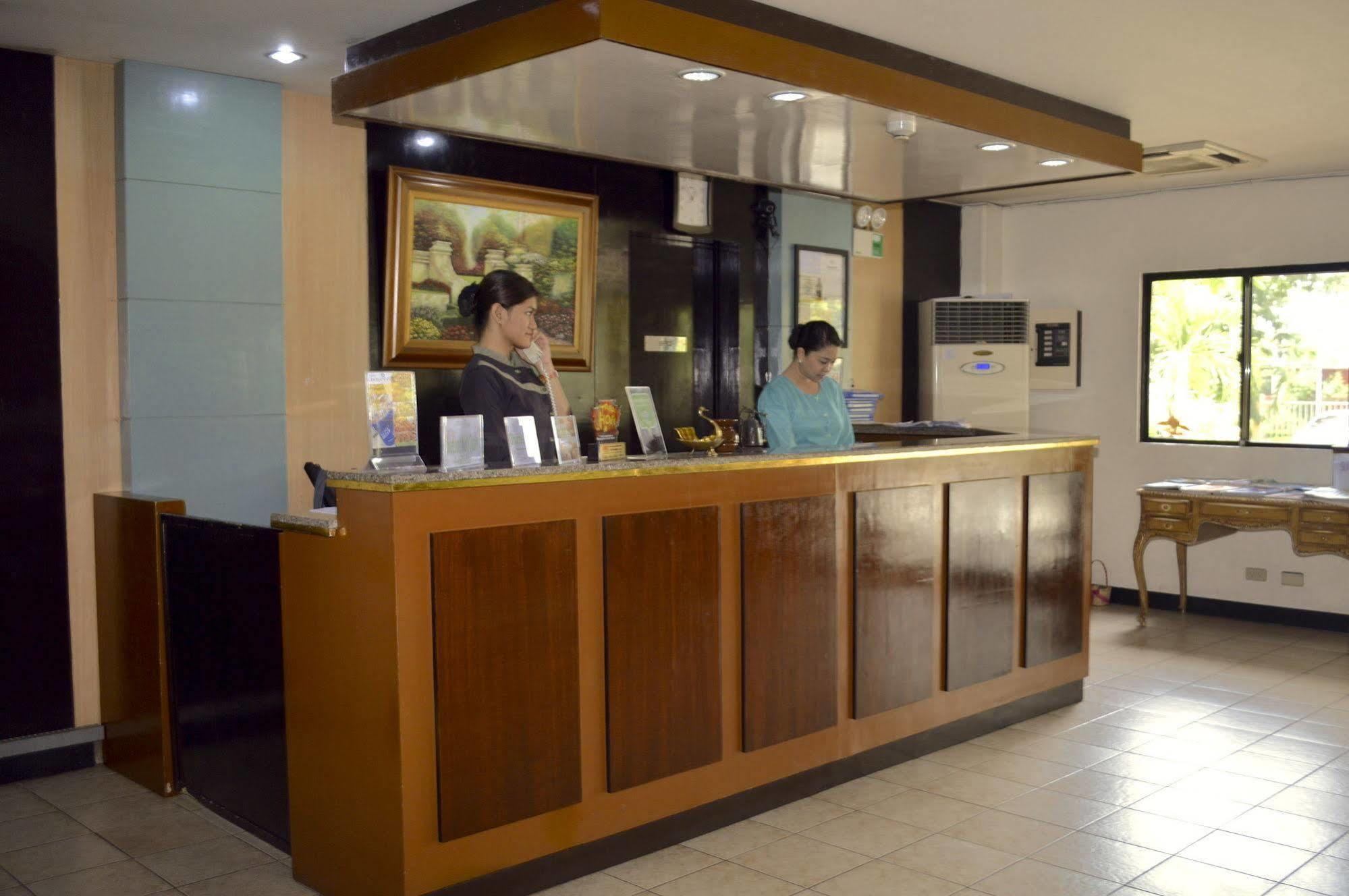 Luisita Central Park Hotel Tarlac City Экстерьер фото